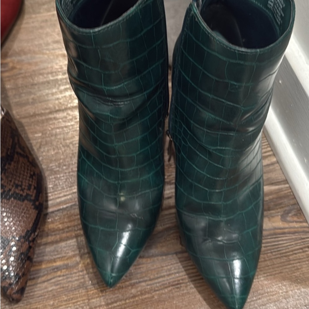Women's Croc-Embossed Pointed Toe Ankle Boots - Dark Green